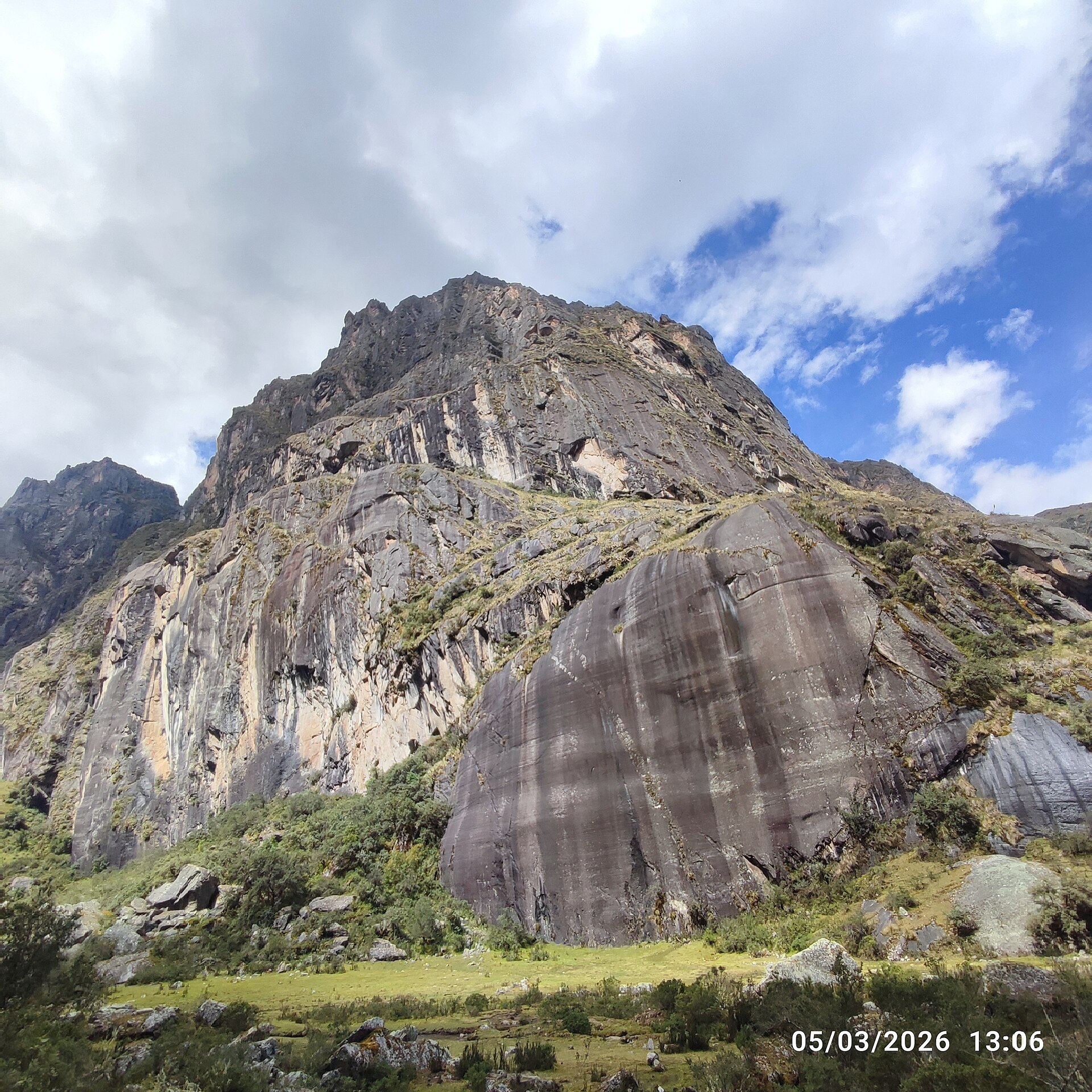 The picture depicts this natural landscape in the private conservation area called Suttoc Pacha, located in Urubamba province of the Cusco region, that belong to Peru. On the pathway to Chupani, an archaeological site, we can appreciate a glamorous forest where maintain ancient trees, unique species of flowers, alongside a clear river with rocks of various sizes scattered along its bed and riverbanks. This dense forest, characterised by countless tall, slender trees, some of them are yellow coloured bark species, such as Arrayan (Luma apiculata) and other Andean native trees for instance, Queuña (Polylepis), Aliso (Alnus acuminata), Chachacomo (Escallonia resinosa), etc. On this dirt and rock path winding through a dense forest, it is usually used by backpackers who frequently practice hiking and trekking, who head up to Lares. Due to the dense foliage that creates areas where the light and shadow interplay, enhancing the sense of depth and mystery within the forest.